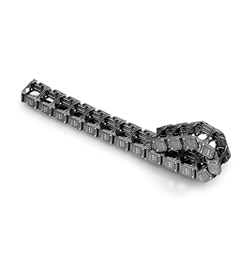 Decomposable link chain with studs fixed with 2-principle self-threading screws